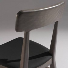 Sedia in legno moderna imbottita visione dettaglio schienale