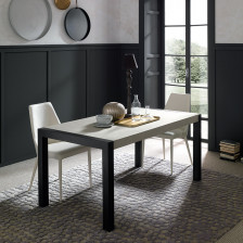Tavolo sala da pranzo con base verniciato nero opaco M04 e piano effetto malta pietra spatolata travertino E15