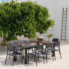 Tavolo da giardino allungabile in plastica - foto ambientata