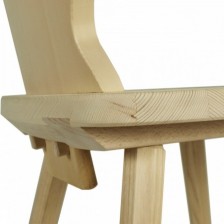 Dettaglio seduta sedia rustica in legno massello